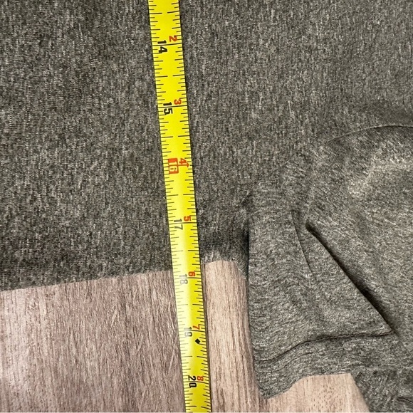 Nike Gray Dri-FIT T-Shirt size small Nike athletic top workout shirt small - Picture 3 of 5